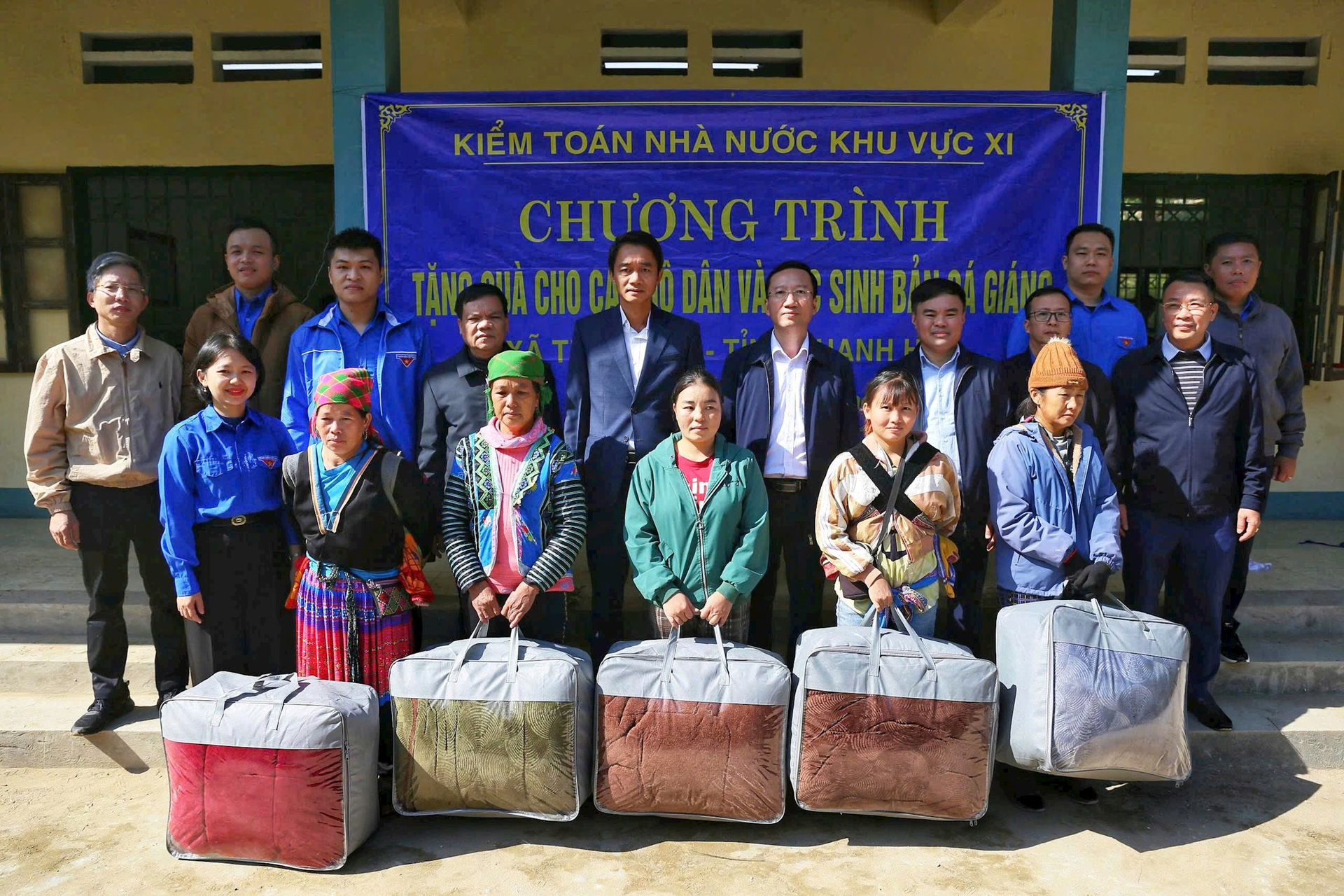 Kiểm toán nhà nước khu vực XI trao quà tại xã Trung Lý, tỉnh Thanh Hóa